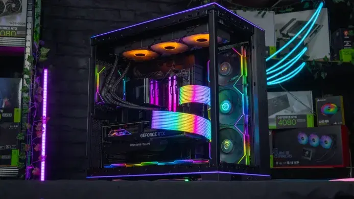 PC gamer personnalisé, sur mesure avec boîtier vitré, éclairage RGB multicolore, carte graphique GeForce RTX et refroidissement liquide, watercooling