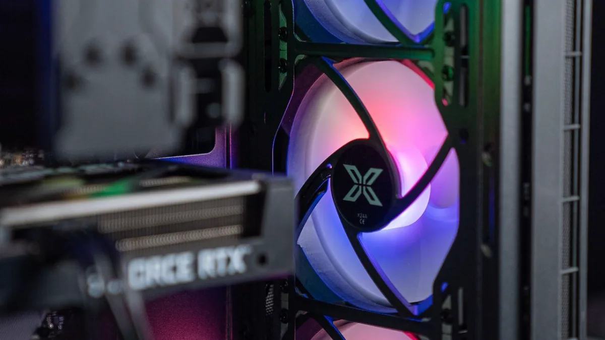 Ventilateurs installés dans un PC gamer FlowUP