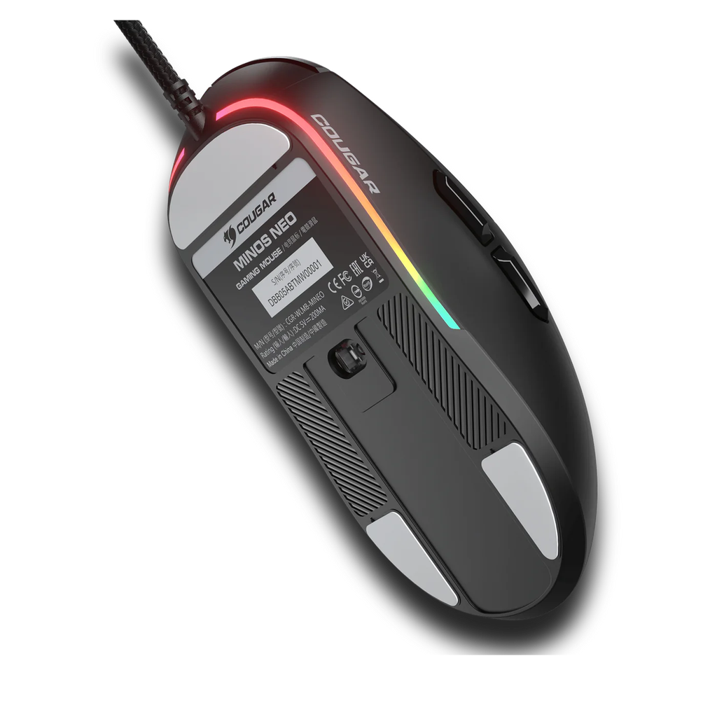 Vue de dessous de la souris gaming Cougar Minos NEO noire avec éclairage RGB pour PC gamer sur FlowUP