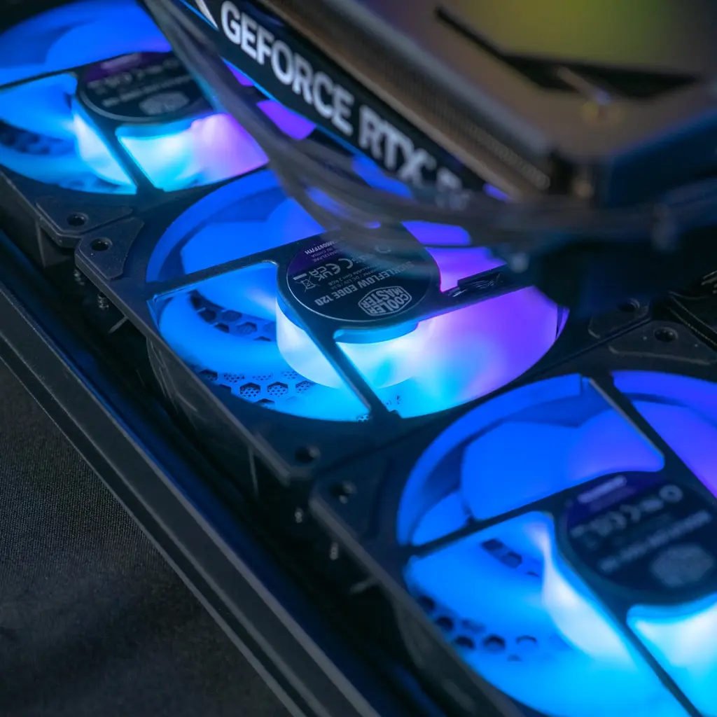 PC Aqua GEFORCE RTX™ 5070 