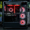 Vue d'ensemble interne du PC gamer Rift RX 9060 XT : carte graphique Sapphire Radeon, processeur AMD Ryzen 5 9600X sous un waterblock Arctic Liquid Freezer III 240 ARGB, et quatre ventilateurs ARGB rouges