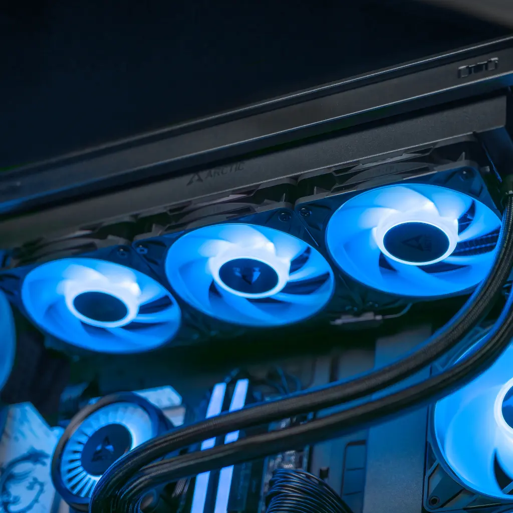 PC Arctic GEFORCE RTX™ 5080