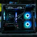 Vue d'ensemble interne du PC gamer Nightwing FlowUP avec watercooling MSI MAG Coreliquid, carte graphique Radeon et éclairage ARGB bleu
