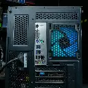 Vue arrière du PC gamer Nightwing mettant en évidence le panneau de connectique complet, l'alimentation avec interrupteur et le ventilateur MSI ARGB bleu à travers la grille en nid d'abeille
