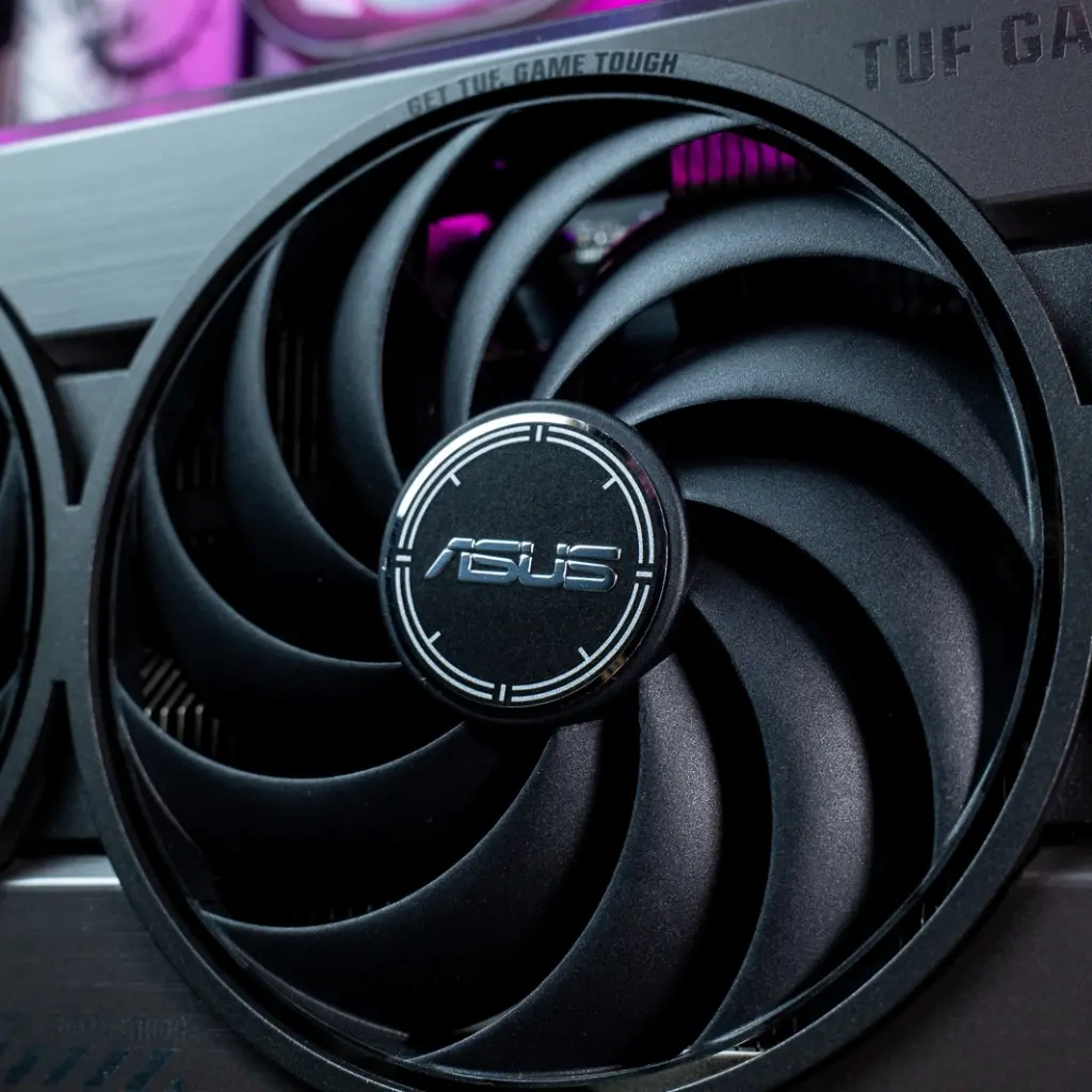 PC Showtime GeForce RTX™ 5070 Ti 16GB