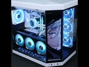 Vue d'ensemble du PC gamer Touch Ultimate GEFORCE RTX™ 5080 avec boîtier Hyte blanc, écran LCD et éclairage ARGB bleu