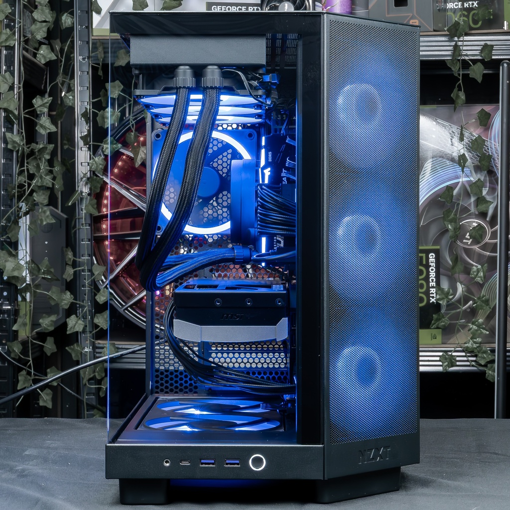 Vue latérale du PC gamer Ascent X3D GEFORCE RTX™ 5080 avec boîtier NZXT, panneau en mesh et éclairage ARGB bleu