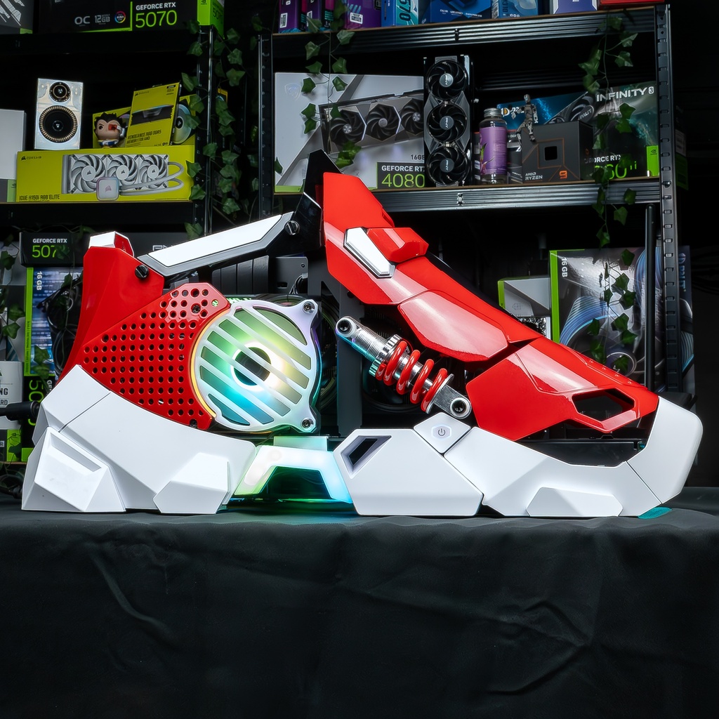 PC gamer Sneaker X GEFORCE RTX™ 5070 Ti au design unique en forme de basket rouge et blanche avec éclairage ARGB