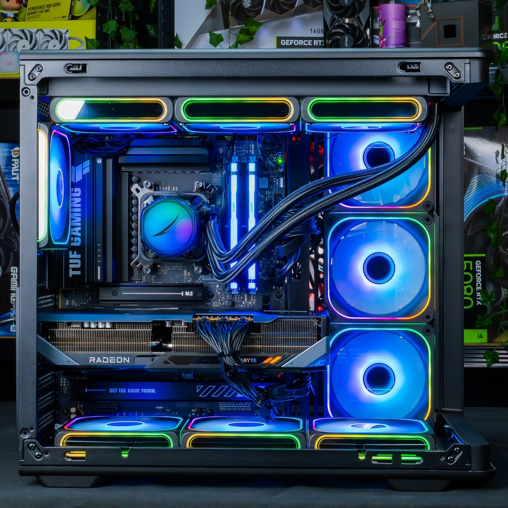 Vue latérale complète du PC gamer SHADOW Radeon™ RX 9070 XT by Helena Claris avec neuf ventilateurs ARGB et watercooling