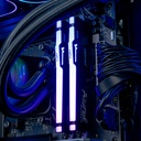 Barrettes mémoire vive Kingston FURY Beast DDR5 avec éclairage blanc installées dans le PC gamer SHADOW Radeon™ RX 9070 XT