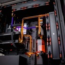 Détail watercooling custom PC TITAN X double RTX 5090 tubes rigides orange violet réservoir RGB haute performance