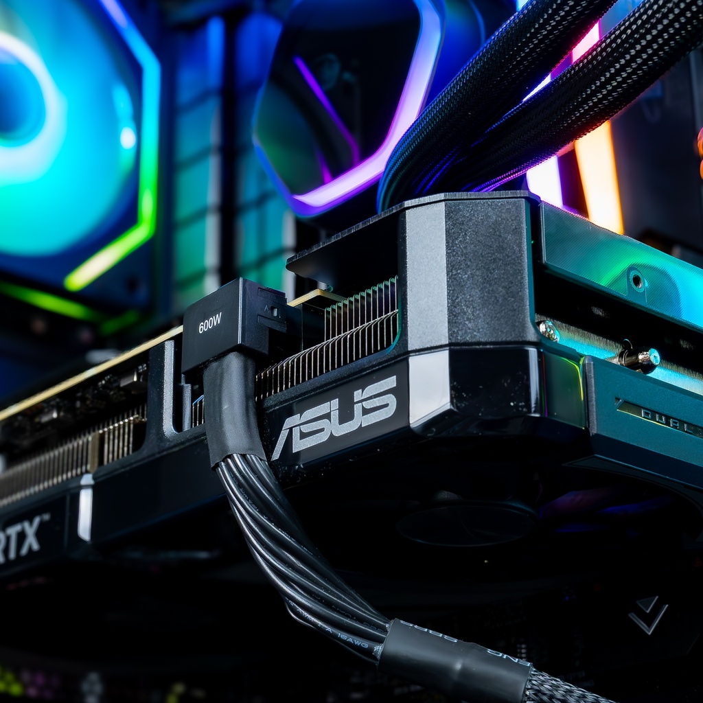 PC Water by Cooler Master GeForce RTX™ 5070