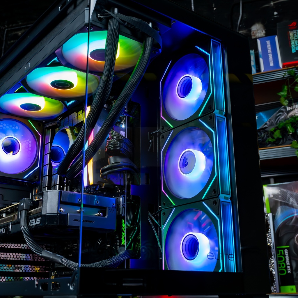 PC Water by Cooler Master GeForce RTX™ 5070