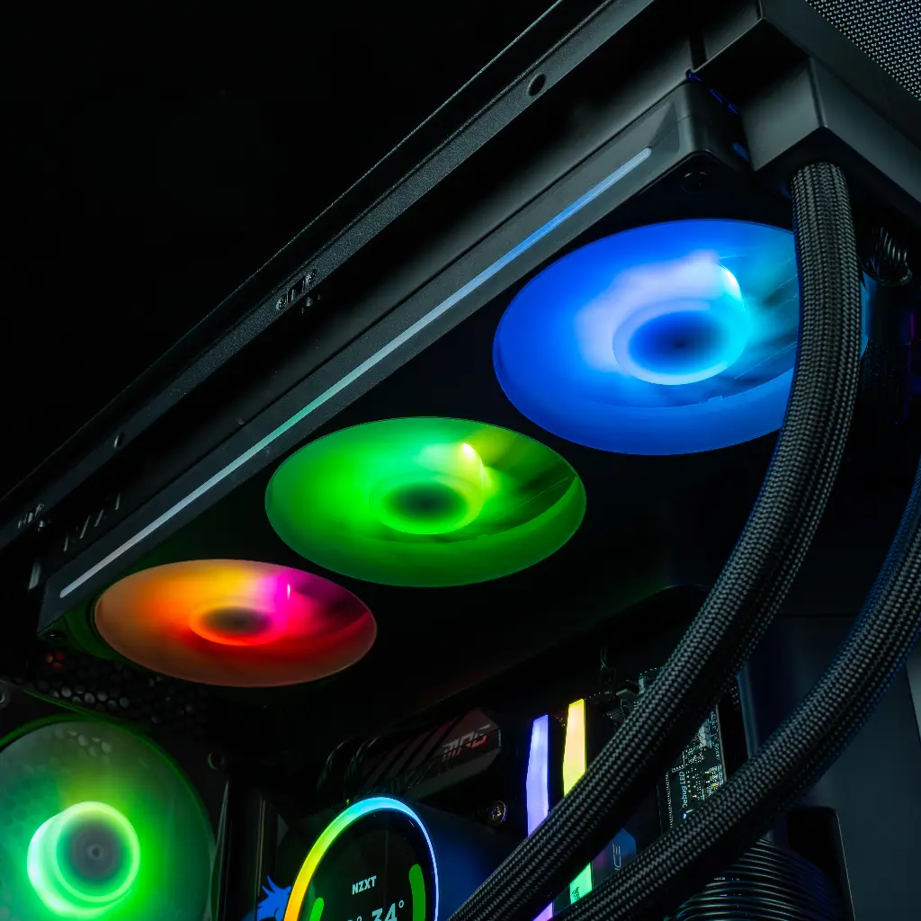 Visuel promotionnel du PC gamer Kraken : refroidissement NZXT Kraken Elite 360 RGB avec ventilateurs haute performance assurant un airflow optimal, pour maintenir des températures basses même en pleine charge